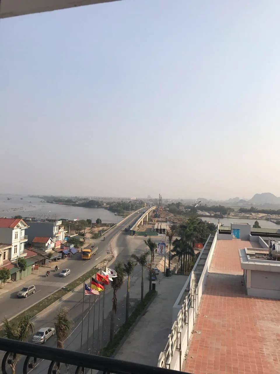 Nhìn từ tầng thượng