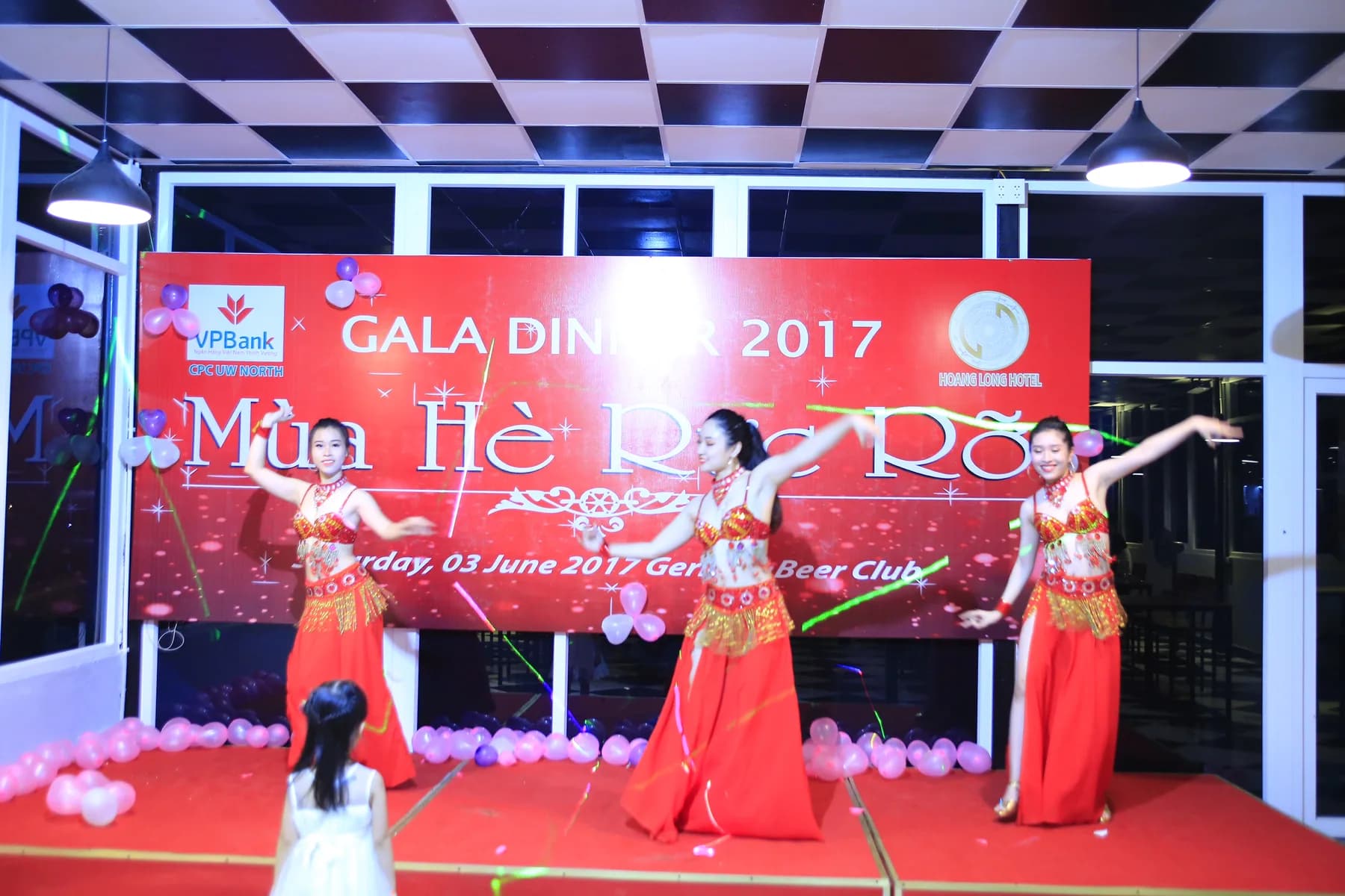 Biểu diễn tại gala