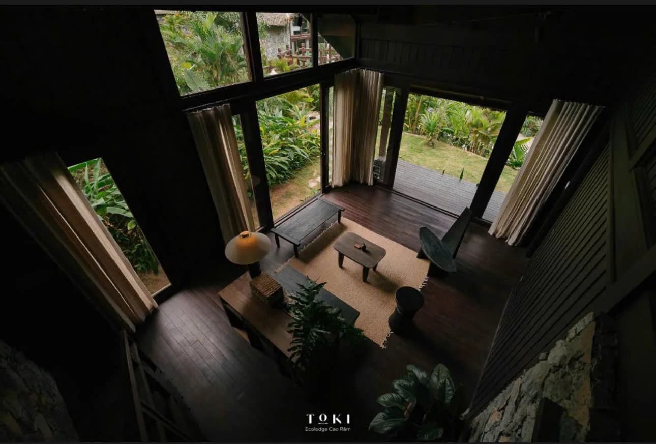 Toki Ecolodge — Phòng khách mở ra vườn