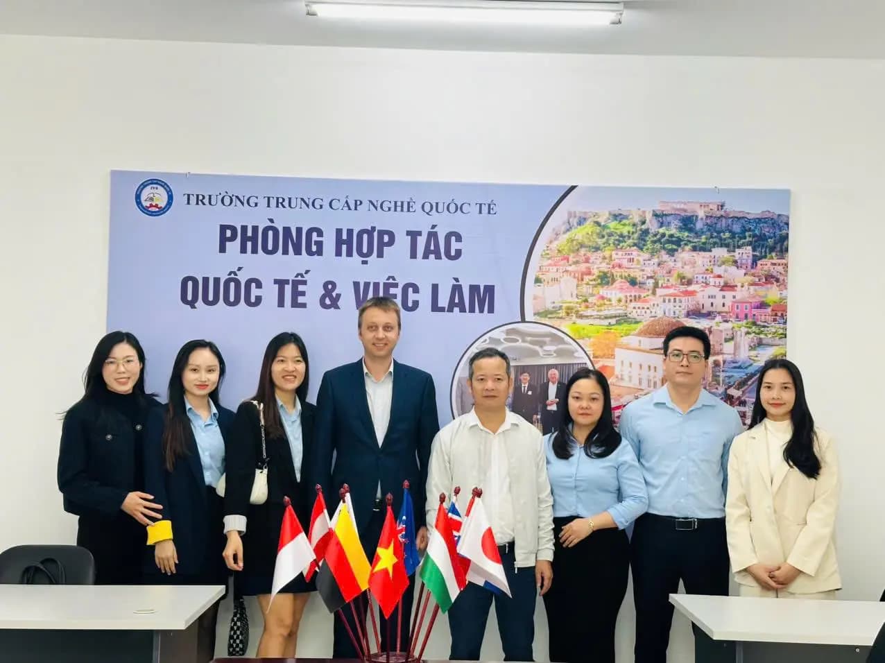 Trung cấp nghề Quốc tế (IVS)